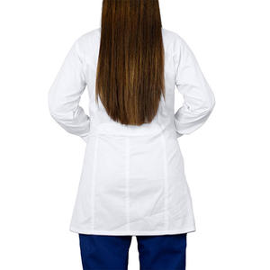 Blouse de laboratoire jetable anti-poussière personnalisée OEM, unisexe, en tissu non tissé médical de haute qualité, durable pour usage hospitalier - Product Image 4