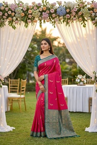 Sari en soie Banarasi tissé, dernier design, avec franges, pour les occasions festives, disponible à prix abordable. - Product Image 3