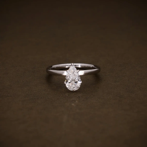 แหวนหมั้นเพชรทรงลูกแพร์คุณภาพสูง เพชรสร้างในห้องปฏิบัติการ ได้รับการรับรองจาก IGI เพชรเม็ดกลาง แหวนทองคำแท้สำหรับเจ้าสาว - Product Image 3