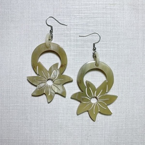 Pendientes de aro de cuerno de búfalo ecológicos de nueva moda estilo lindo Stock - Product Image 3