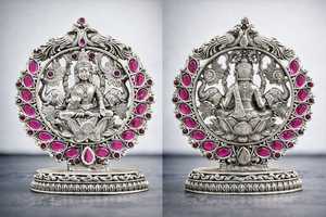 Estatua de Lakshmiji Plateada, Artesanía Religiosa Tradicional Hecha a Mano, Adorno Metálico para Mesa, Retrato de Diwali - Product Image 2