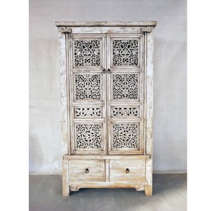 Armoire de luxe artisanale en bois massif à 2 portes, avec gravures décoratives en treillis Jaali, finition blanc vieilli - Product Image 1