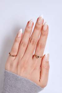 Faux ongles à presser French manucure avec nœud mignon, couleur nude, forme amande, en ABS, estampage doré, 24 pièces, usine OEM ODM - Product Image 5