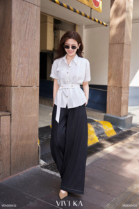 Chemise blanche à manches courtes boutonnée pour femme avec ceinture à la taille, chemisier de bureau élégant en popeline de coton pour le printemps et l'été SILAS - Product Image 4