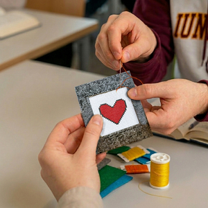 Kit créatif DIY, kit de porte-cartes en point de croix amusant pour enfants et adultes, idée de cadeau fait main - Product Image 4
