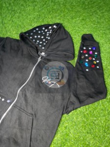เสื้อฮู้ดซิปประดับคริสตัลแบบกำหนดเอง – เสื้อฮู้ดสตรีทแวร์สุดหรูสไตล์ Y2K – ทรงโอเวอร์ไซส์ – เสื้อฮู้ดโลโก้แบบกำหนดเองสำหรับทุกเพศ – คุณภาพพรีเมียม - Product Image 2