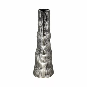 Vase de table en métal fait main Drift Vessel, finition argentée, design industriel, 39 cm de hauteur, texture géométrique, décoration - Product Image 2