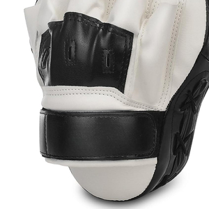 VIKY INDUSTRIES Guante de Boxeo Ergonómico Curvo de Espuma Resistente a Impactos para Entrenamiento de MMA y Muay Thai, de Cuero Negro y Blanco - Product Image 6