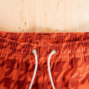 กางเกงขาสั้นออกกำลังกายลายพรางสำหรับผู้ชาย แบบซับลิเมชั่น สกรีนโลโก้ได้ ผ้าฝ้ายเนื้อหนา กางเกงวิ่งรัดเชือก ชุดกีฬาฟิตเนส รับผลิตแบบ OEM - Product Image 4