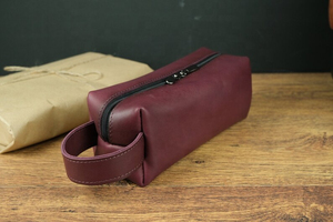 Kit d'organisation de voyage en cuir avec fermeture éclair, marron classique, durable, pour articles de toilette et accessoires pour hommes - Product Image 6