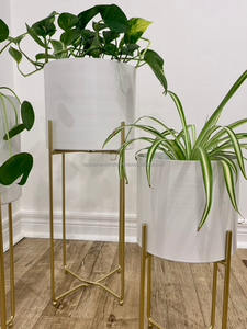 Jarrones de Hierro Grabados Modernos Grandes de Primera Calidad, Decoración del Hogar Blanca, Tamaño y Diseño Personalizables, Hechos a Mano - Product Image 3