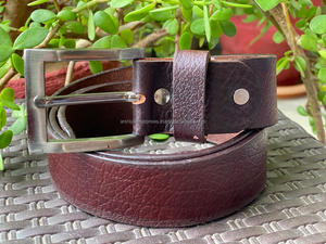 Nuevos cinturones de cuero genuino Unisex de lujo hechos a mano de alta calidad logotipo personalizado cinturones de cuero Real con estilo único - Product Image 3