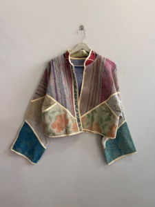 เสื้อแจ็คเก็ตคันธาอินเดียทำมือแบบควิลท์สไตล์โบโฮ วินเทจ แบบกลับด้านได้ ไซส์เดียว ขายส่งจำนวนมาก - Product Image 4