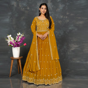 Elegante Vestido Bordado en Chiffon con Corte Fluido, Detalle Intrincado en el Escote y Drapeado Coordinado - Product Image 4