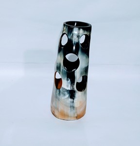 Vase en corne de buffle fait main, forme irrégulière, sculpté, artisanat naturel, décoration d'intérieur par Curio Craft - Product Image 3