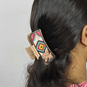 Nuevas pinzas de pelo de cuero grabadas a mano, de diseño, a la moda y de alta calidad, accesorios para el cabello de cuero para mujeres. - Product Image 3