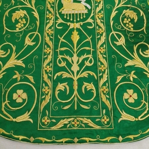 Chasuble verte brodée, vêtement liturgique pour prêtre catholique romain, robe liturgique avec motif floral doré, design personnalisé - Product Image 5