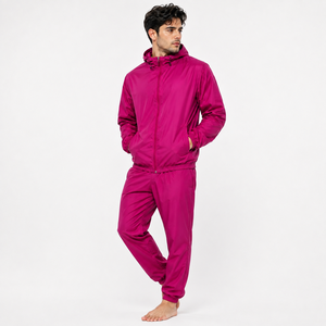 Veste coupe-vent décontractée pour l'extérieur, avec tissu léger et résistant, coupe confortable et style pratique pour les aventures en voyage - Product Image 1
