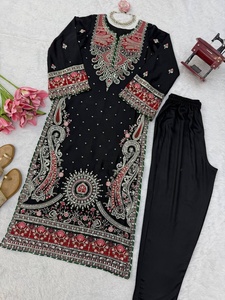 Nouvelle collection de robes de mariée, kaftans et pantalons pour les festivals, disponibles à prix abordable - Product Image 6