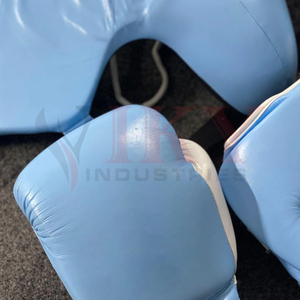 Conjuntos de equipo de boxeo azul claro y blanco con logotipo personalizado, guantes de boxeo profesionales, protector de cabeza, protector de ingle, ropa de protección para entrenamiento de MMA - Product Image 4