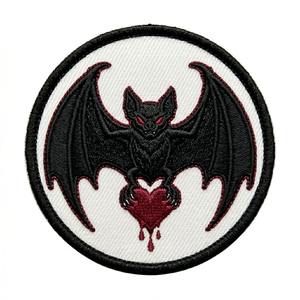 Patch thermocollant personnalisé Lèvres de vampire, Badge brodé rond, Applique gothique d'horreur pour vêtements et chapeaux, Fabricant en gros - Product Image 2