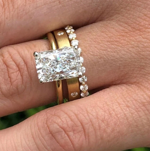 Exclusivo Anillo de Compromiso de Oro con Diamante Cultivado en Laboratorio de Corte Radiante de 3 Quilates, Certificado IGI, E VVS2 VS1, Halo Oculto, Biseles, Anillo de Boda - Product Image 2