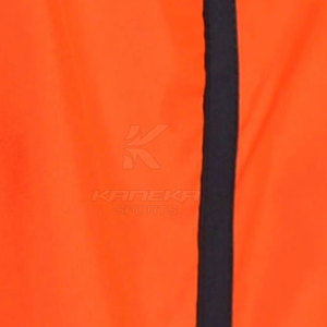 Veste d'hiver classique à capuche avec logo frontal, construction durable, respirante et écologique pour les sorties en plein air du week-end - Product Image 3