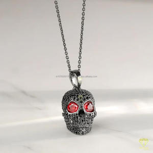 Pendentif Crâne Hip Hop Personnalisé avec Yeux en Pierre Rouge, Finition Noire de Luxe, Collier Pendentif pour les Amateurs de Mode - Product Image 2