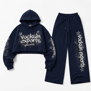 Vocksin Ensemble de survêtement pour femme en molleton bleu marine à séchage rapide, avec sweat à capuche et pantalon large en coton, style streetwear graffiti - Product Image 3