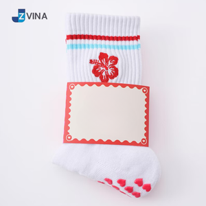Chaussettes blanches personnalisées JZVINA avec motif floral Hibiscus rouge, antidérapantes, pour le Pilates, usage quotidien, style été - Product Image 1