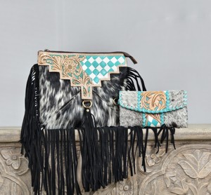 Bolso de Hombro Bohemio 100% Cuero Genuino con Cartera Tipo Clutch, Flecos y Diseño Floral con Estampado Animal para Mujer - Product Image 2