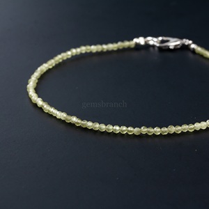 Pulsera de peridoto natural con cuentas microfacetadas, pulsera de piedras preciosas de peridoto redondas para mujer, joyería de cristal curativa hecha a mano al por mayor. - Product Image 4
