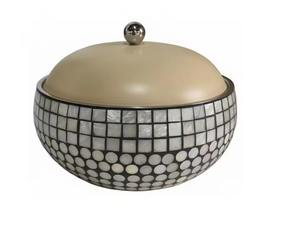 Ollas de metal de alta calidad con tapa de vidrio, versátiles para recetas dulces y saladas. - Product Image 4