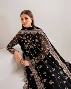 Robe Anarkali avec ensemble Sharara pour femmes, tenue ethnique élégante avec dupatta, parfaite pour les mariages, les occasions festives et spéciales - Product Image 6