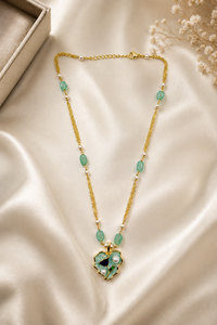 Collar Personalizado Chapado en Rodio con Colgante de Corazón en Esmalte Verde Menta, Cadena con Cuentas de Aventurina y Perla, Joyería Romántica para Mujer, Regalo Elegante - Product Image 3