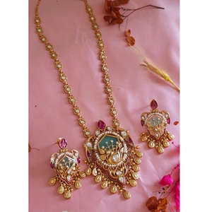 Conjunto de collar y aretes de moissanita chapados en oro de diseño de alta calidad, para bodas, colección para mujer. - Product Image 1