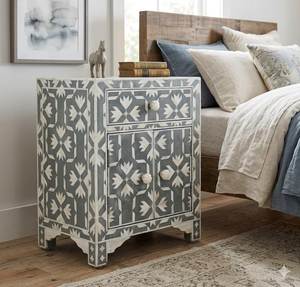 Elegante mesita de noche con incrustaciones de hueso, con arte decorativo y una práctica solución de almacenamiento para el dormitorio. - Product Image 3