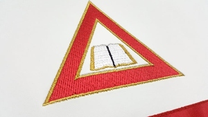 Delantal de Capellán del Arco Real Rojo con Bordado a Máquina, Regalia Masónica para Capítulo, Delantal Ceremonial de Francmasonería - Product Image 5