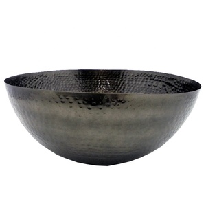 Vente chaude Personnalisé Forme Ronde Salade Bol De Service À La Main En Aluminium Noir Nickelage Métal Matériel Emballé Carton - Product Image 1