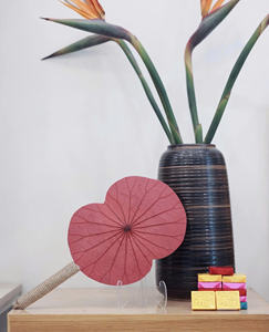 LOS ABANICOS DE MANO PLEGABLES CON FORMA DE HOJA DE LOTO SON PERFECTOS PARA EL VERANO Y EXCELENTE PARA DECORAR TIENDAS Y RESTAURANTES A UN BUEN PRECIO. - Product Image 2