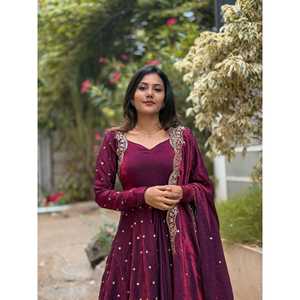 ชุดเดรสออกงานปาร์ตี้ดีไซน์เนอร์พร้อม dupatta และลุคหรูหราด้านล่าง - Product Image 2