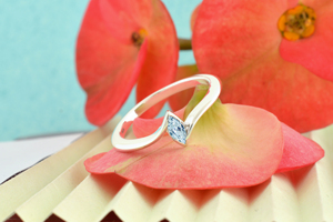 Bague solitaire en topaze bleue ciel taille marquise 5x2,5 mm, en argent sterling 925, finition polie, vente en gros de bijoux - Product Image 4