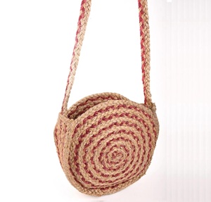Sac à bandoulière en jute tressé pour femme, style bohème, écologique, ouvert, fait main, avec décorations croisées, durable, pour usage quotidien - Product Image 1