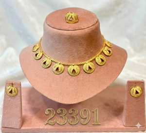 MOLL JEWELLERS Ensemble de bijoux ethniques traditionnels plaqués or pour mariée, modèle 23391, collier suspendu motif triangle en zircon, anniversaire - Product Image 1