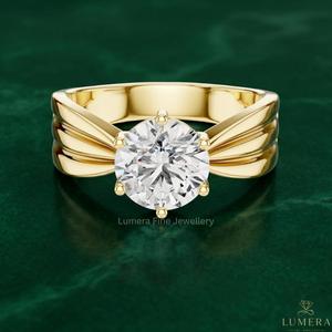 Anillo de Compromiso de Oro Amarillo de 9K, 10K, 14K, 18K con Diamante Cultivado en Laboratorio con Corte Redondo y Certificado IGI, Anillo de Boda Solitario de Lujo con Banda Ancha - Product Image 1