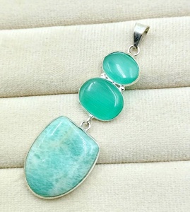 Pendentif artisanal en argent sterling 925 avec amazonite naturelle et œil de chat vert, bijoux bohèmes en pierres précieuses - Product Image 1