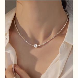 Collar en Capas de Alta Gama para Mujer, Diseño de Nicho de Instagram con Perlas Naturales de Agua Dulce de Lujo Ligero y Poco Plata Rota - Product Image 4