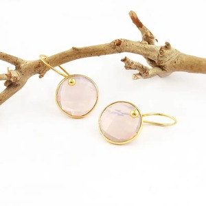 Pendientes de Aro con Bisel de Cuarzo Granate - Pendientes de Plata de Ley 925 con Gema Redonda, Joyería Minimalista con Gema Facetada - Product Image 5