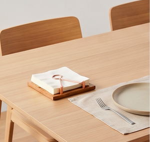 Elegante Servilletero de Metal Dorado con Base de Madera Marrón, Ideal para Decoración de Mesa de Comedor, Uso Doméstico y Utensilios de Cocina - Product Image 4