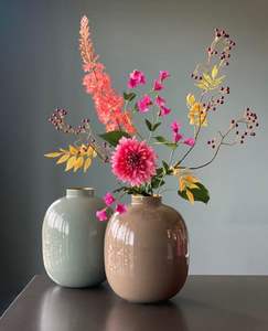 Vase en métal rond minimaliste émaillé, ensemble de vases floraux en porcelaine aux tons terreux, décoration esthétique pour bureau, pot de fleurs, vente en gros - Product Image 1